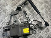 Engine bonnet/hood hinges