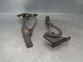Engine bonnet/hood hinges
