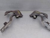 Engine bonnet/hood hinges