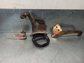 Tailgate/trunk/boot hinge