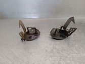 Engine bonnet/hood hinges
