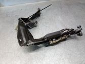 Tailgate/trunk/boot hinge