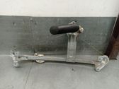 Rear window lifting mechanism without motor