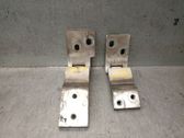 Tailgate/trunk/boot hinge