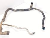 Tuyau de liquide de refroidissement moteur