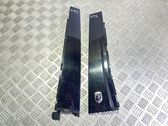 Moulures des vitres de la porte arrière