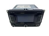 Radio / CD-Player / DVD-Player / Navigation