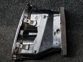 Kojelaudan tuuletussuuttimen suojalista