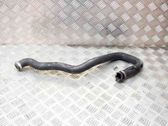 Tuyau de liquide de refroidissement moteur