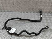 Tuyau de liquide de refroidissement moteur