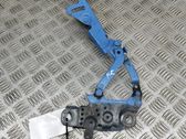 Engine bonnet/hood hinges