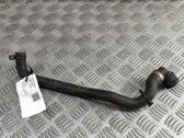 Tuyau de liquide de refroidissement moteur