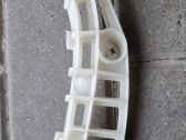 Front bumper mounting bracket