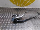 Tringlerie et moteur d'essuie-glace avant