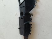 Rear bumper mounting bracket