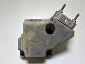 Engine mounting bracket