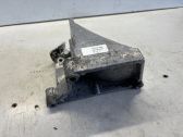 Engine mounting bracket