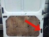 Sliding door contact joint