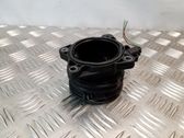 Intercooler pipe mounting bracket
