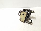 Charnière inférieure de porte arrière