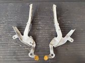 Engine bonnet/hood hinges
