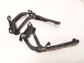 Engine bonnet/hood hinges