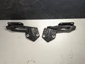 Engine bonnet/hood hinges