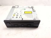 Radio / CD-Player / DVD-Player / Navigation