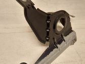 Fender mounting bracket