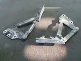 Engine bonnet/hood hinges