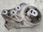 Engine mounting bracket