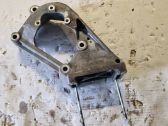 Power steering pump mounting bracket