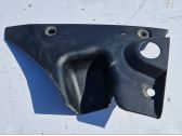 Rear bumper mounting bracket