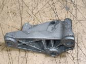 Engine mounting bracket