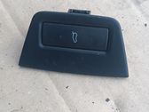Tailgate/trunk/boot open switch