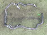 Tuyau de liquide de refroidissement moteur