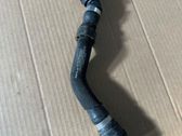 Tuyau de liquide de refroidissement moteur