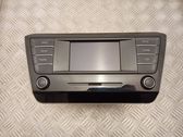 Radio / CD-Player / DVD-Player / Navigation