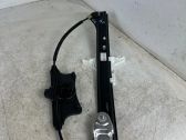 Rear window lifting mechanism without motor