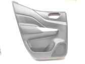 Moldura del tarjetero de la puerta trasera