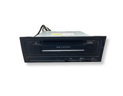 Radio / CD/DVD atskaņotājs / navigācija