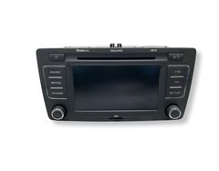 Radio / CD/DVD atskaņotājs / navigācija