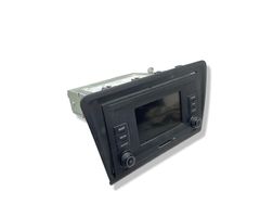 Radio / CD/DVD atskaņotājs / navigācija
