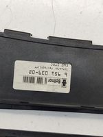 BMW 5 E60 E61 Kojelaudan hansikaslokeron lista 51167059943