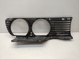 BMW 3 E30 Listwa pod lampę przednią 18760920