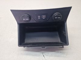 Hyundai Tucson TL USB-pistokeliitin 96120D3500