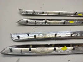 Mercedes-Benz ML W164 Baguette moulure de porte arrière A1647300822