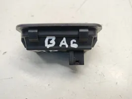 Mercedes-Benz ML W164 Przełącznik / Przycisk otwierania klapy bagażnika 2118219551