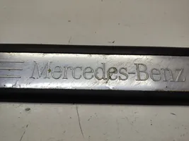 Mercedes-Benz ML W164 Priekinio slenksčio apdaila (vidinė) A1646803435
