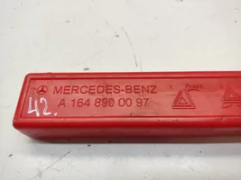 Mercedes-Benz ML W164 Triangle d'avertissement A1648900097